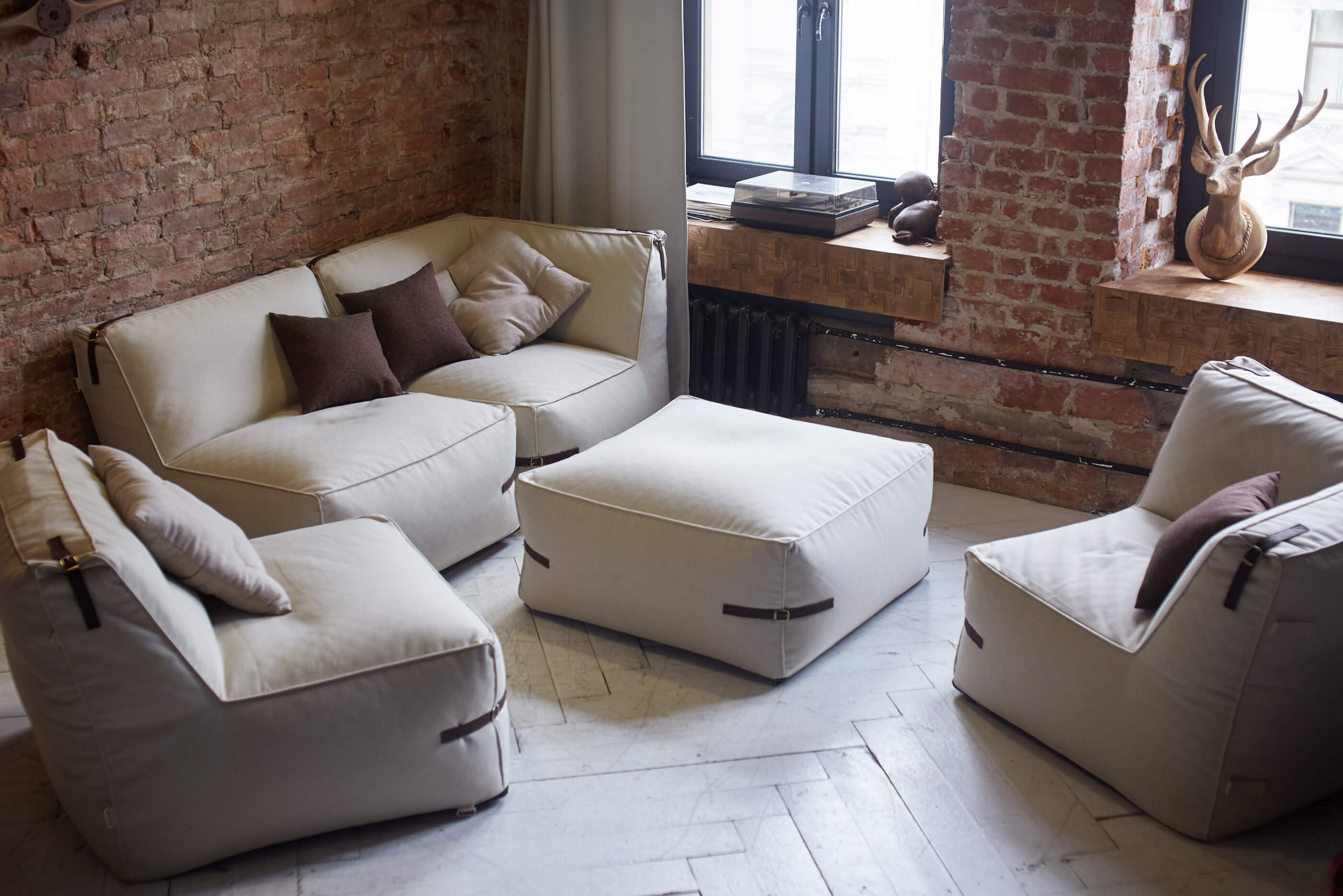 модульный диван из пуфиков